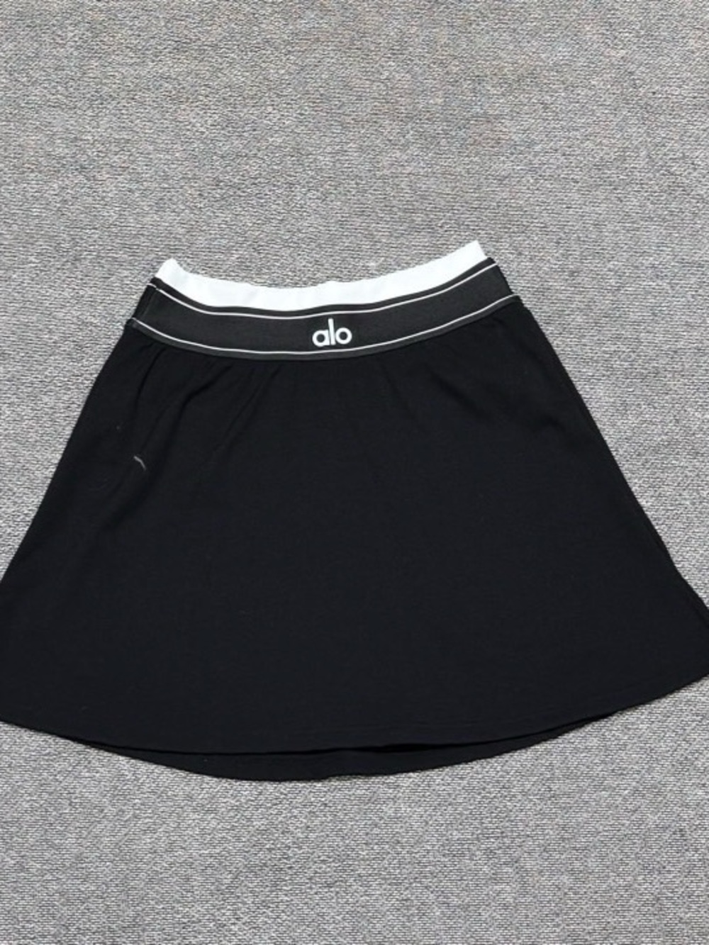 ALO Yoga Black and White Sports Skirt Set - Picture 4 of 6